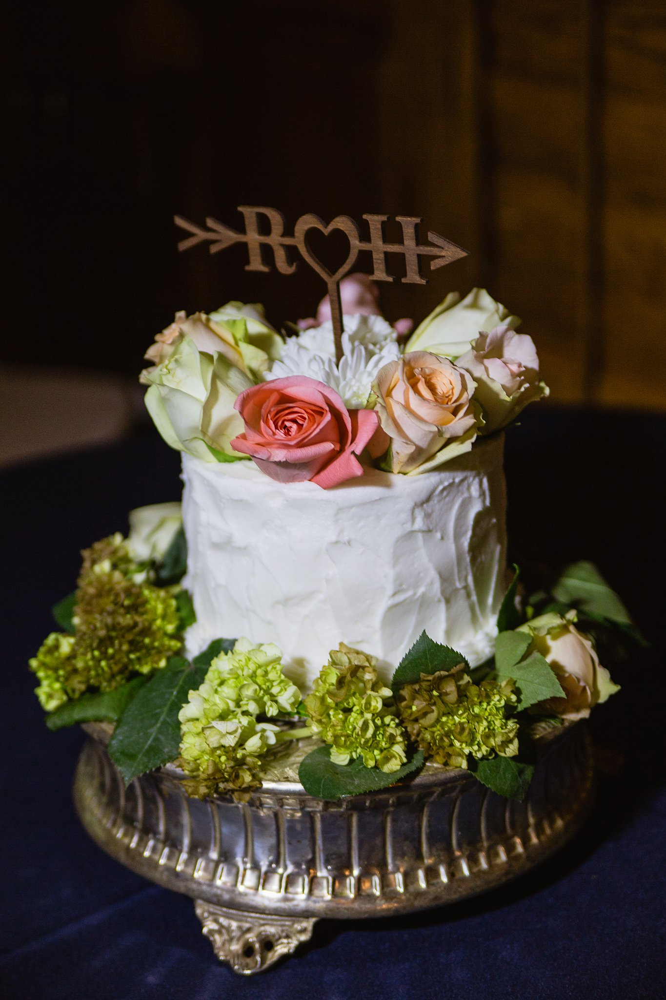 Simple, rustic wedding cake by Arizona wedding photographer PMA Photography.