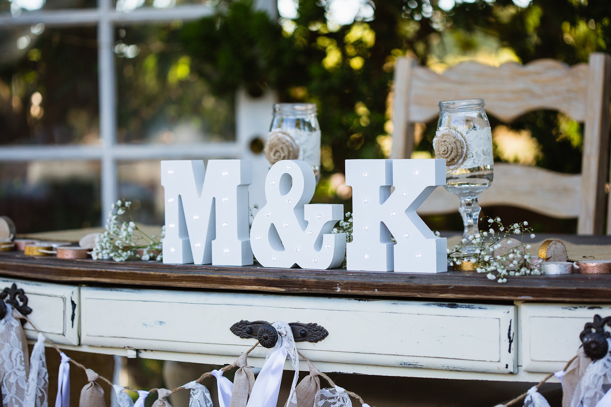 Rustic chic sweetheart table decorations at Schnepf Farms wedding reception by Phoenix photographer PMA Photography.
