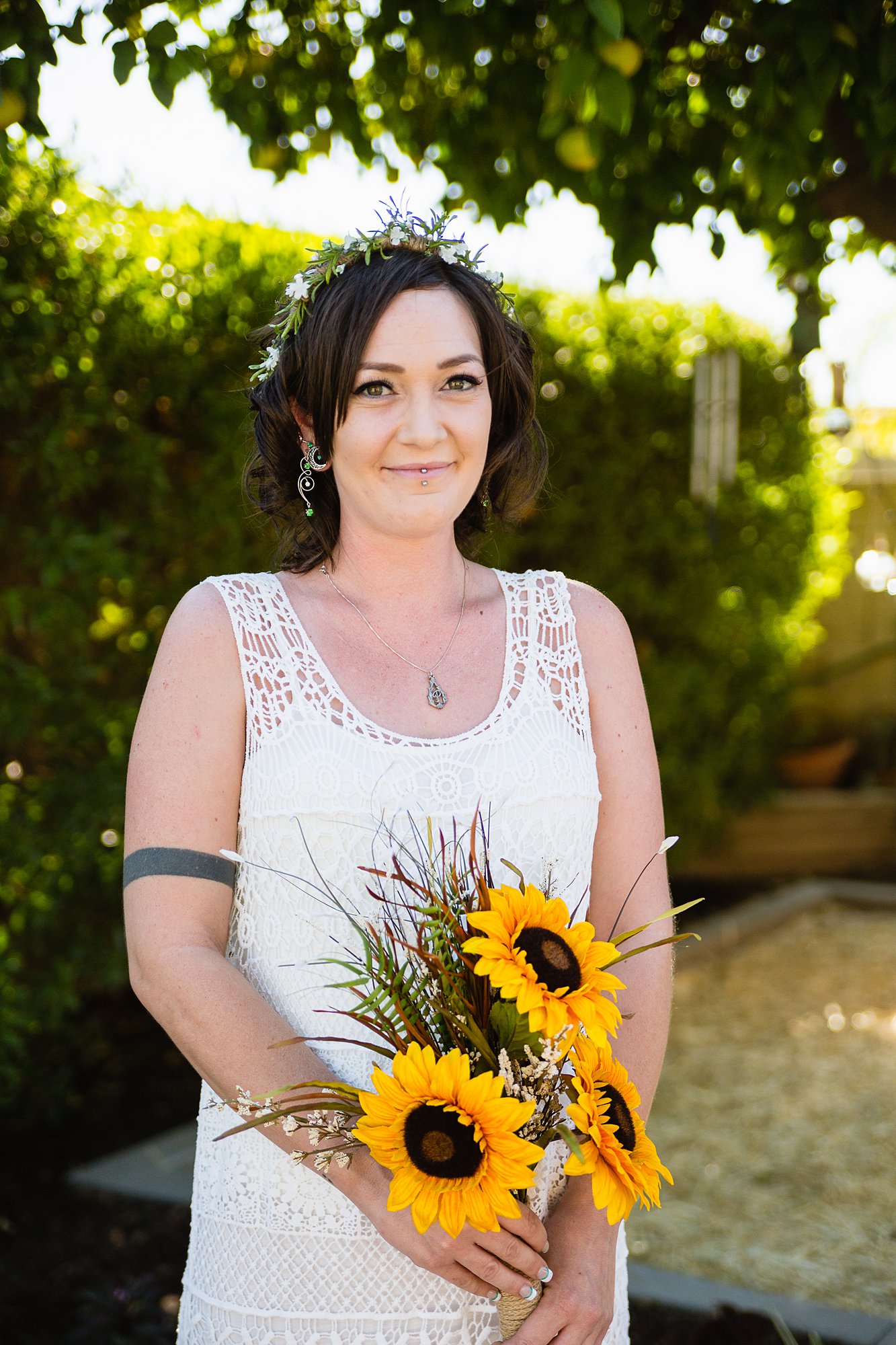 Simple boho bride with a sunflower bouquet by Arizona wedding photographer PMA Photography.