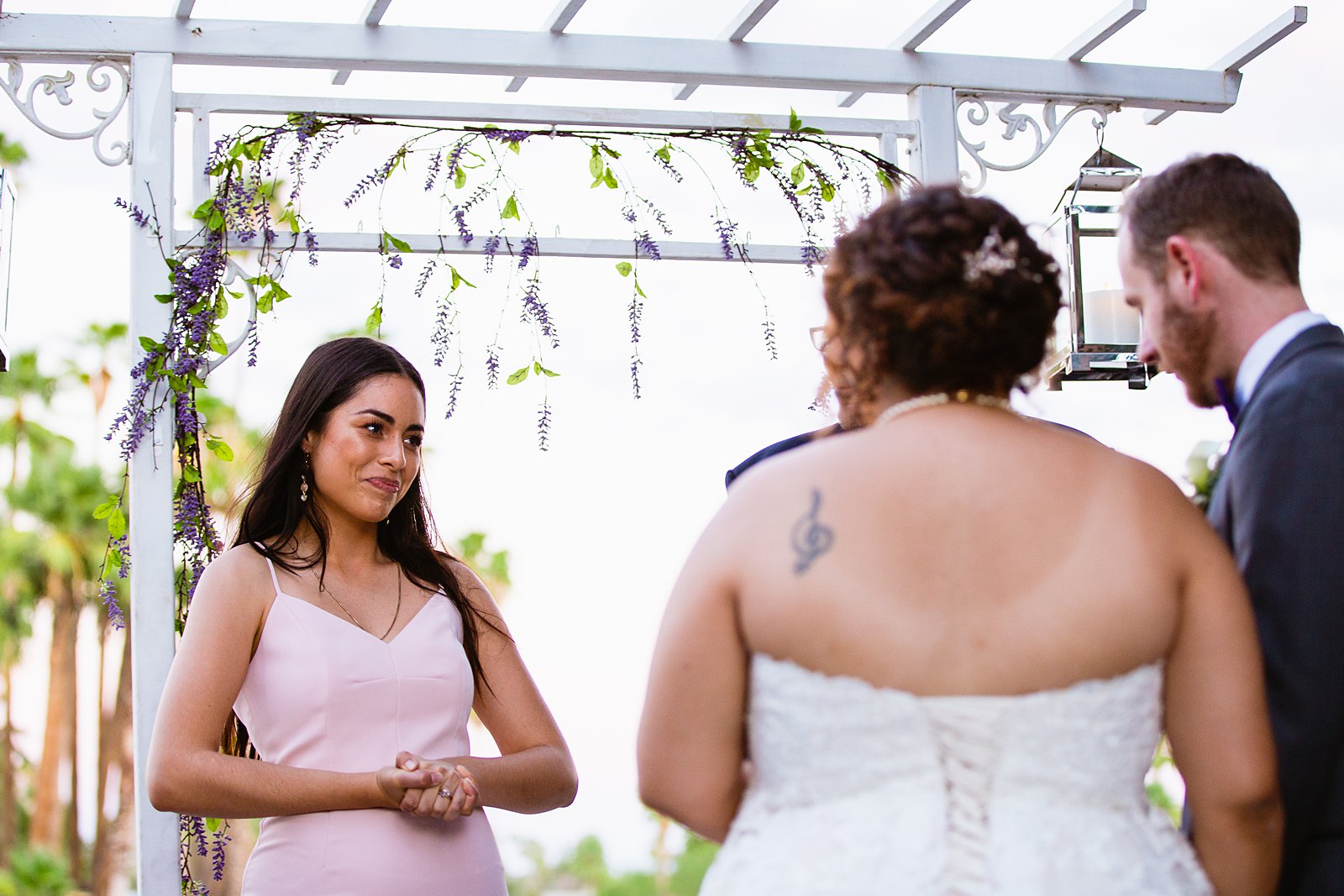 Wedding guest giving a traditional Maori blessing during a wedding ceremony by Phoenix wedding photographer PMA Photography.
