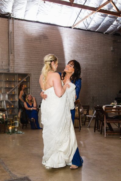 Mother daughter dance at The Ice Hosue wedding reception by Phoenix wedding photographer PMA Photography.