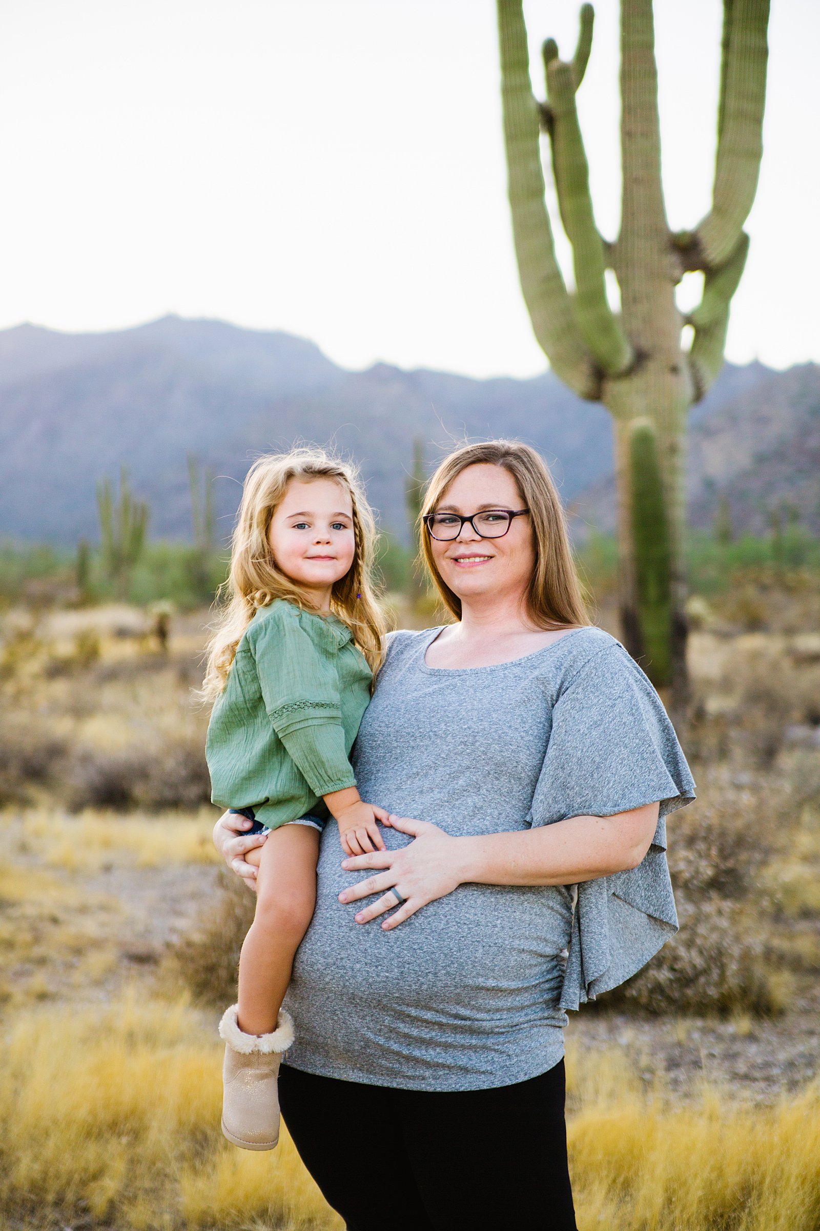 Family maternity session at the White Tanks by Phoenix maternity photographer PMA Photography.