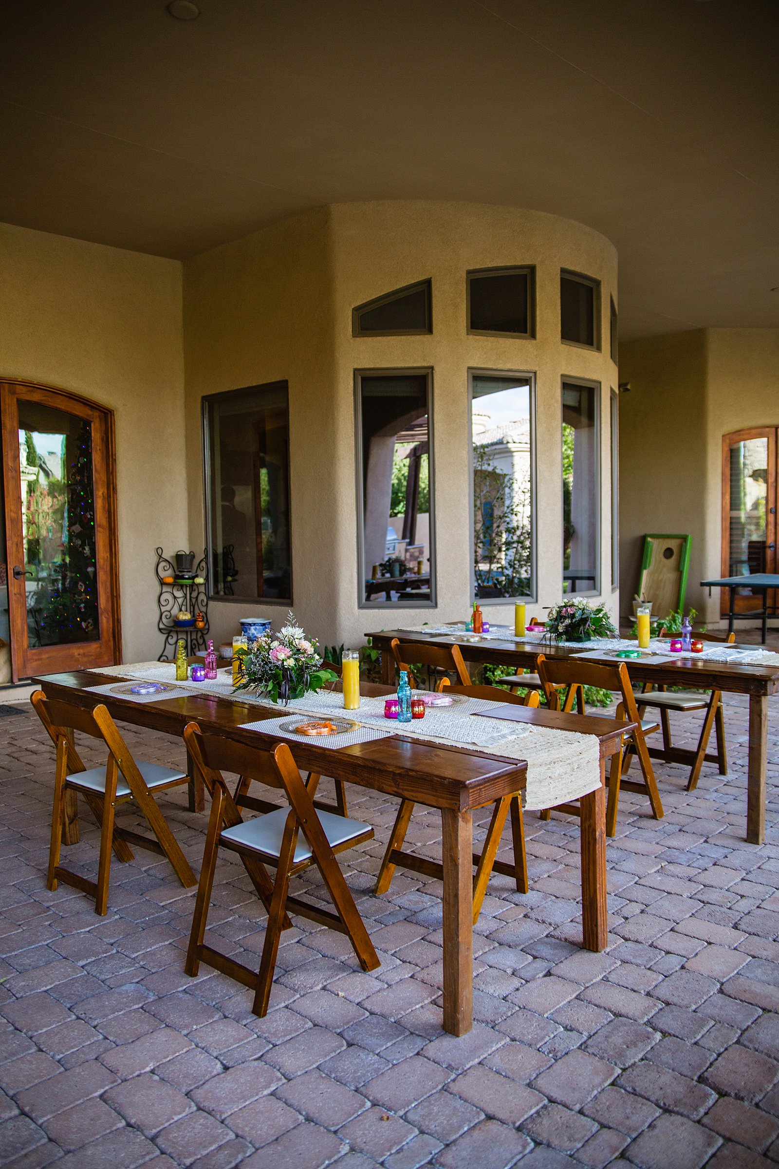 Moroccan inspired reception tables for a backyard micro wedding by Arizona wedding photographer PMA Photography.