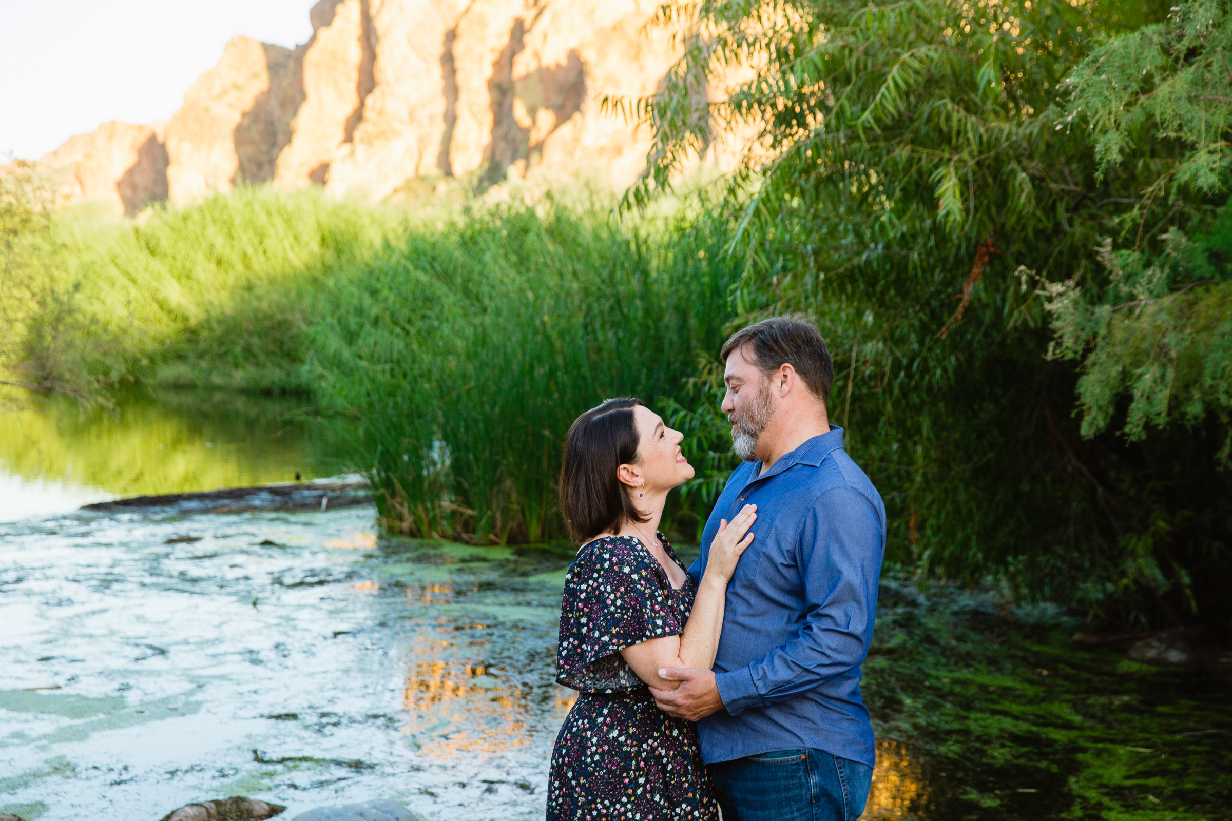 Parents looking at eachother during their Phoenix family session by Arizona family photographer PMA Photography.