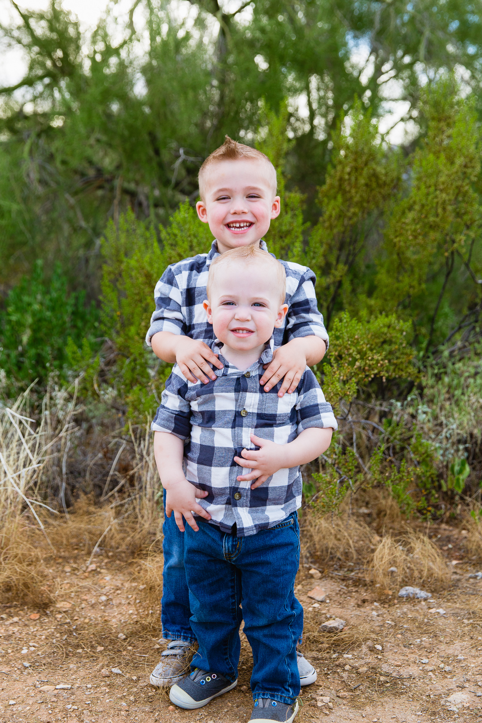 Kids pose during their Waddell family session by Arizona family photographer PMA Photography.