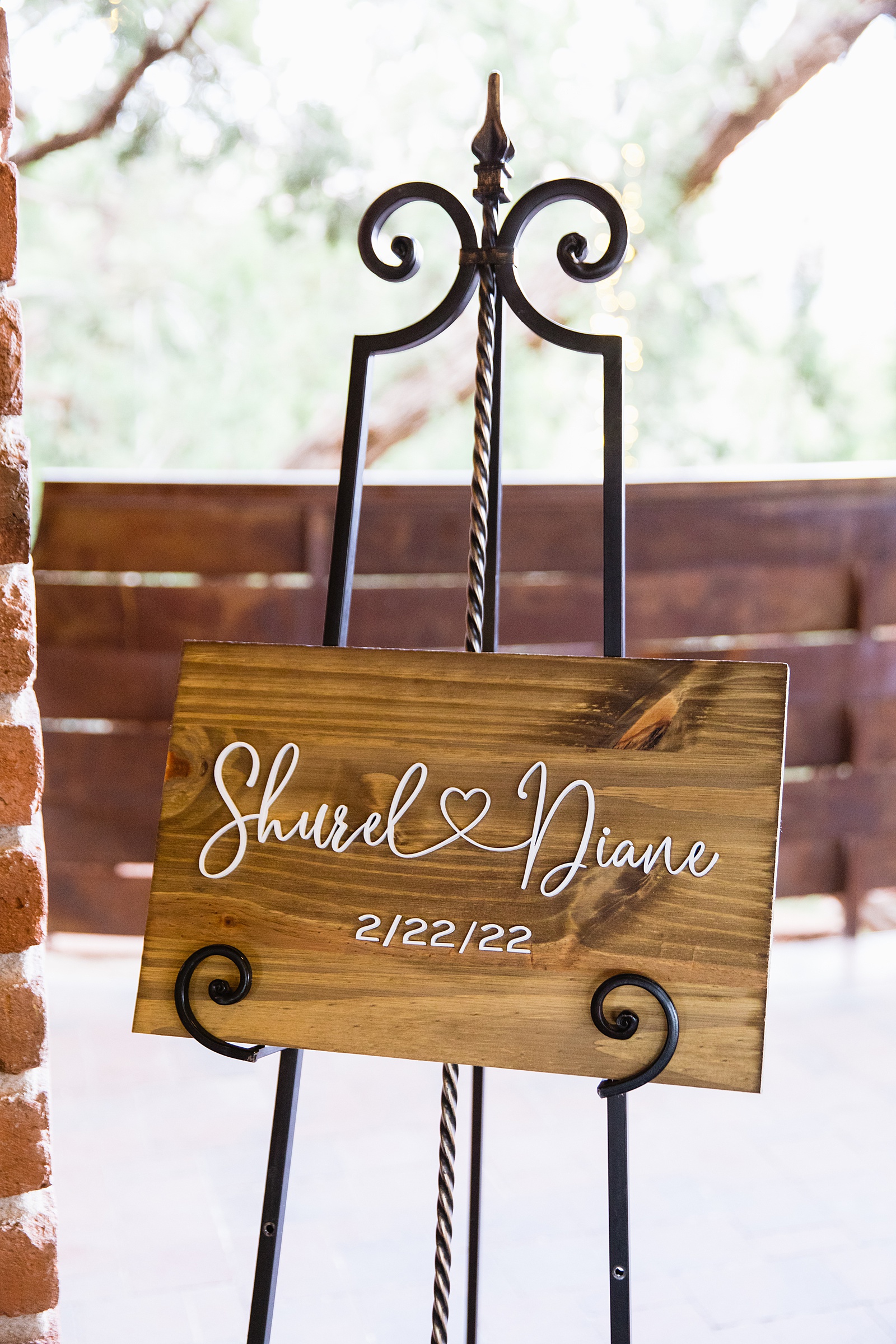 Custom modern wooden wedding sign by Sedona wedding photographer PMA Photography.