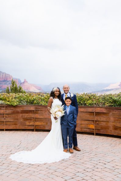 Newlywed couple pose with their family at their Agave of Sedona micro wedding by Arizona wedding photographer PMA Photography.
