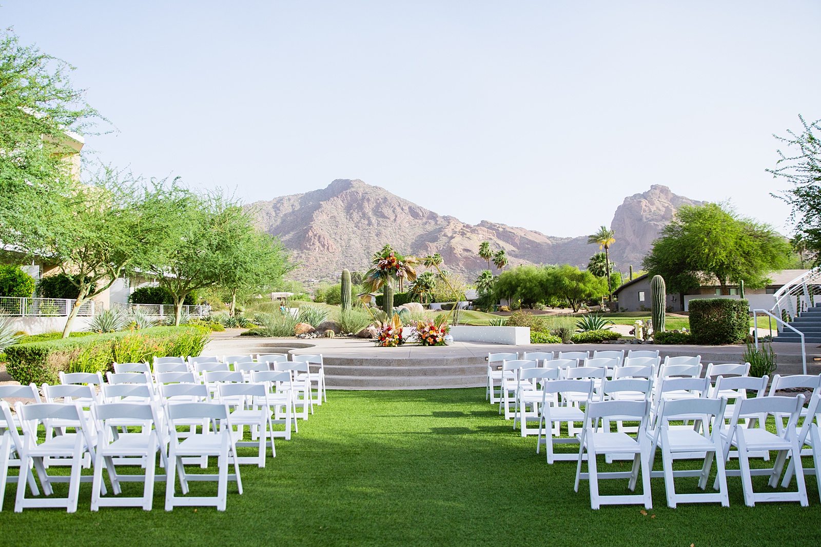 Wedding ceremony at Mountain Shadows Resort by Phoenix wedding photographer PMA Photography.