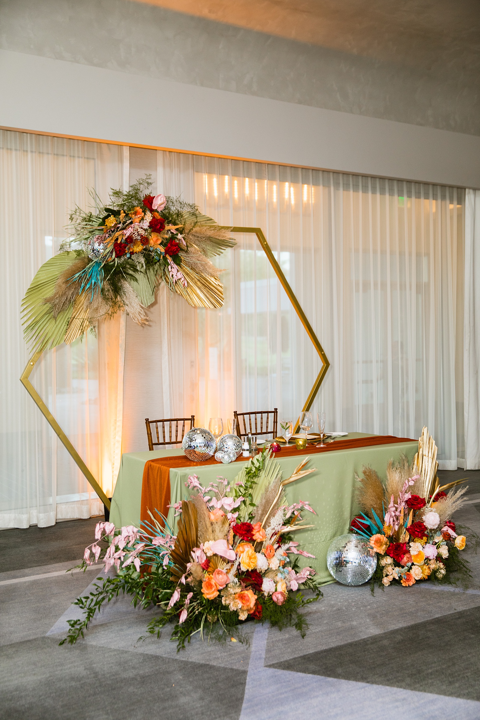 Sweetheart table at Mountain Shadows Resort wedding reception by Arizona wedding photographer PMA Photography.