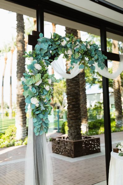 Wedding ceremony at Hyatt Regency Scottsdale Resort & Spa At Gainey Ranch by Phoenix wedding photographer PMA Photography.