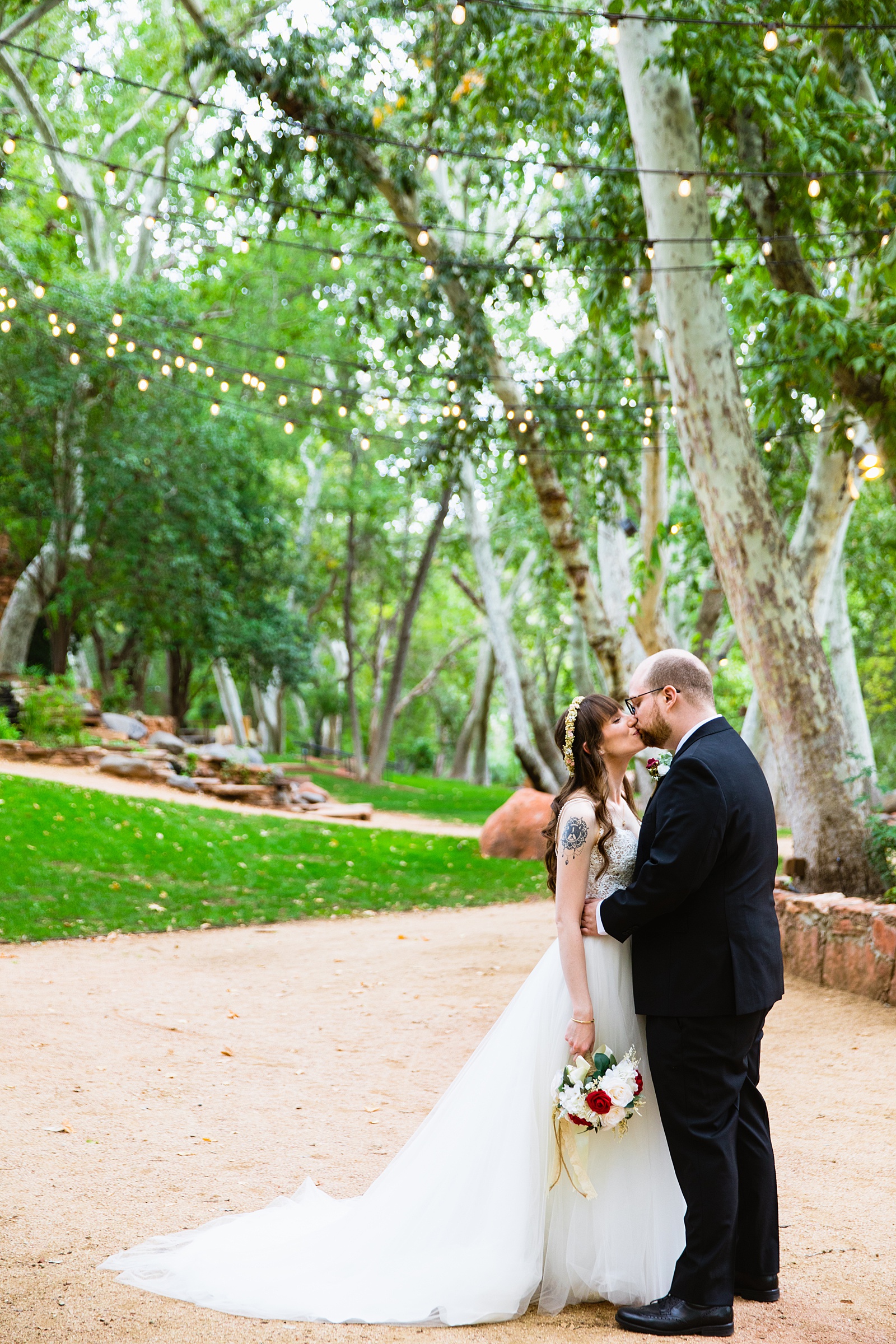 Bride and Groom share a kiss during their Los Abrigados wedding by Arizona wedding photographer PMA Photography.