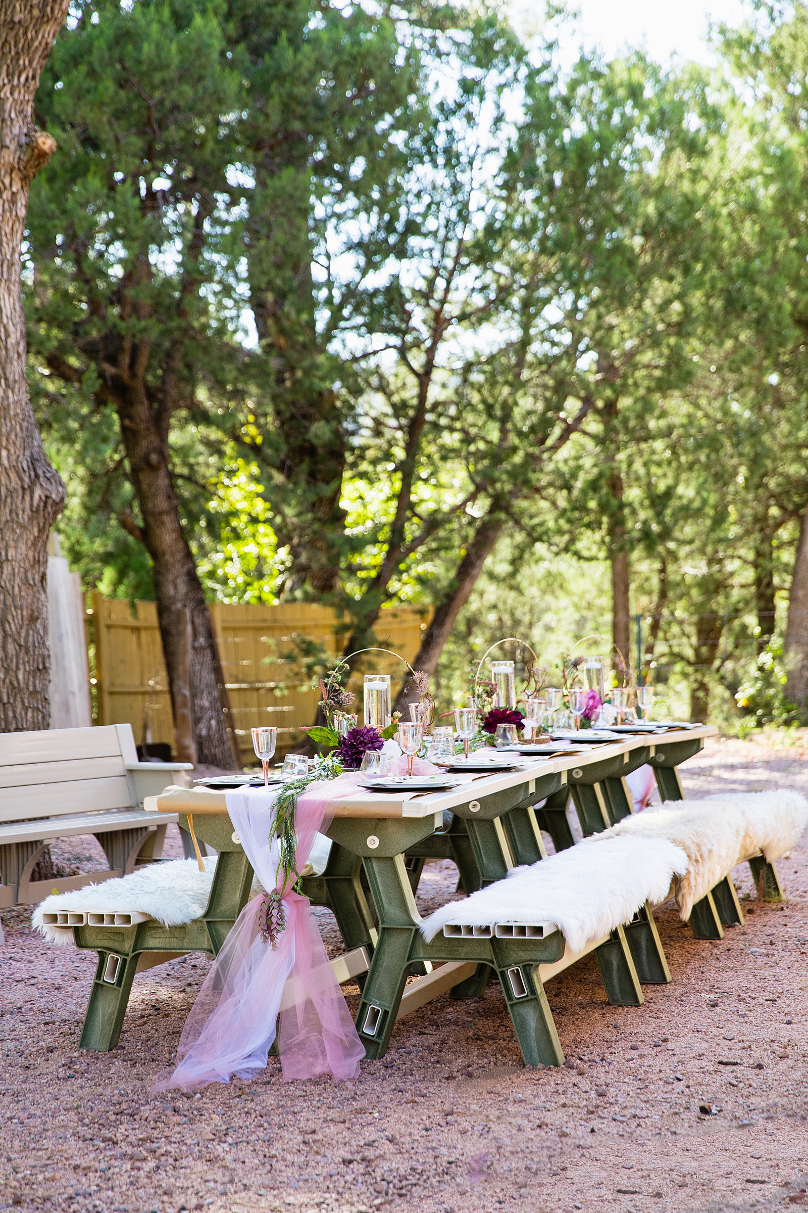 Boho table setting at Mogollon Rim wedding reception by Northern Arizona wedding photographer PMA Photography.