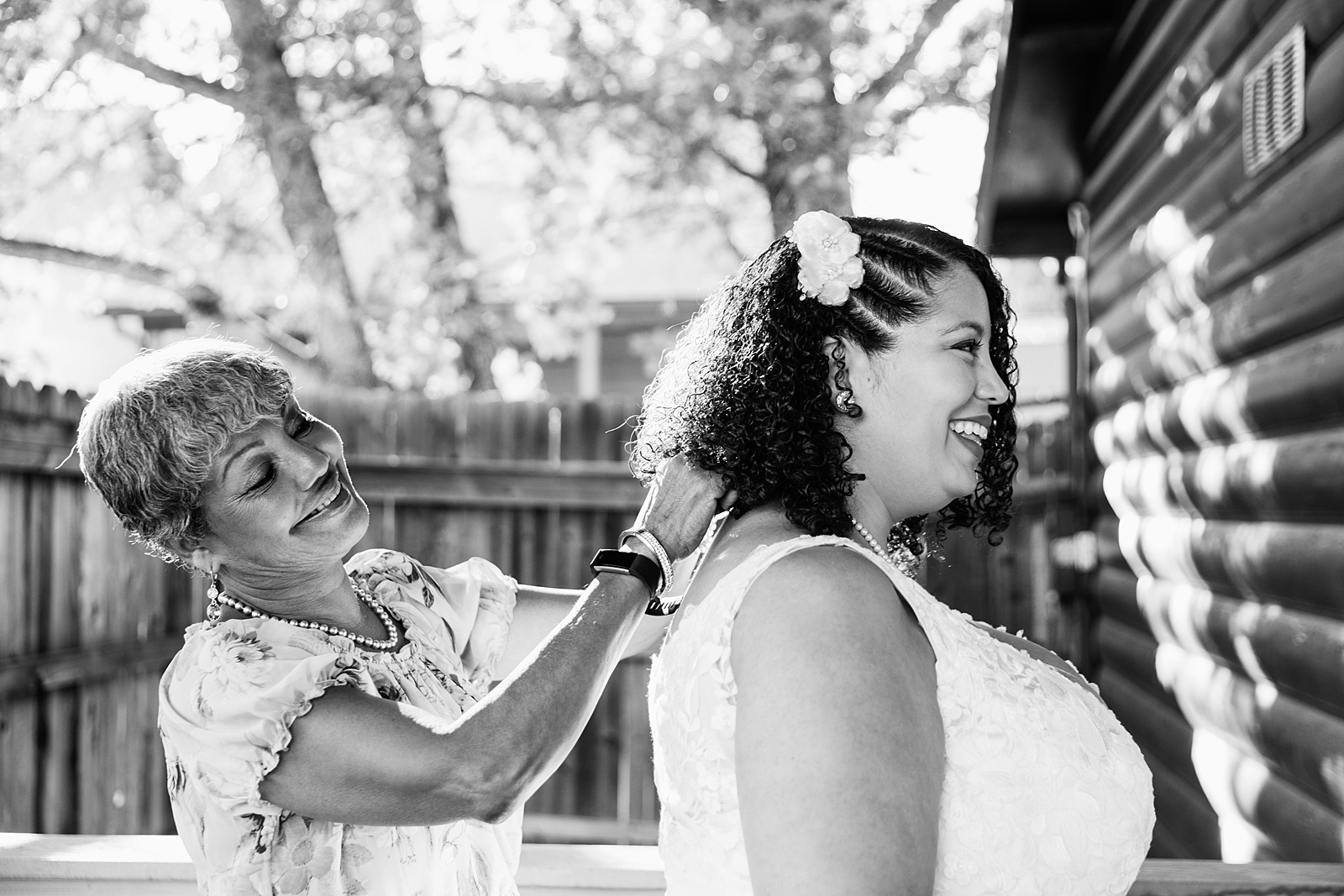 Bride with her mother getting ready for her elopement by Arizona elopement photographers PMA Photographer