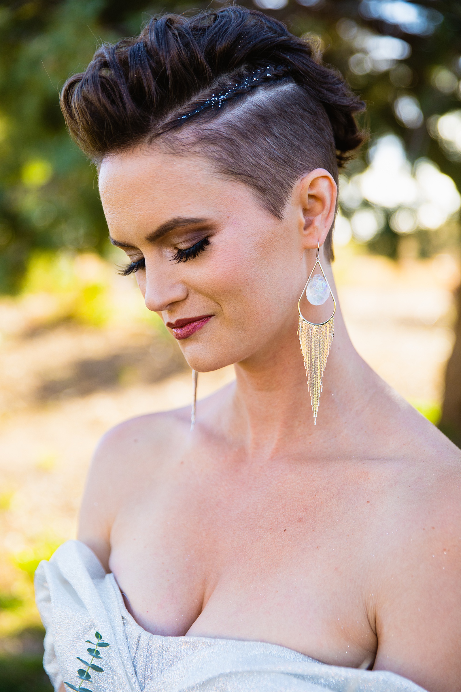 Bride's wedding day details of elegant teardrop crystal earrings by PMA Photography.