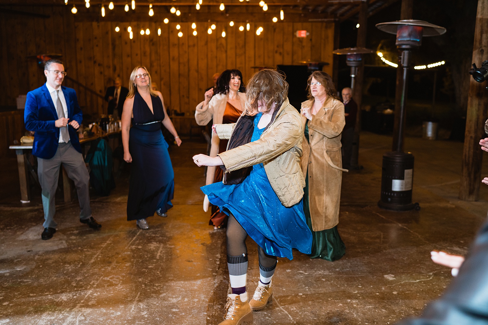 guests dancing at Mortimer Farms wedding reception by Prescott wedding photographer PMA Photography