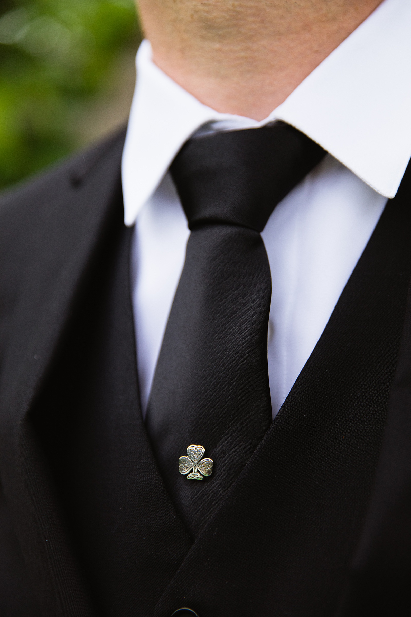 Groom's wedding day details of 3 leaf clover Irish tie pin by PMA Photography.