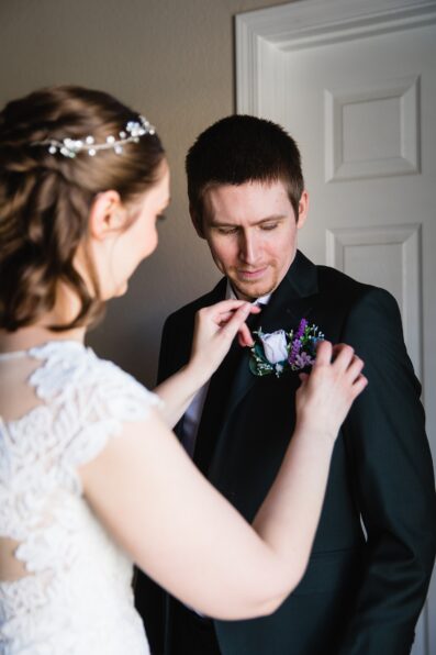 Bride and groom getting ready for their wedding by Phoenix wedding photographers PMA Photographer
