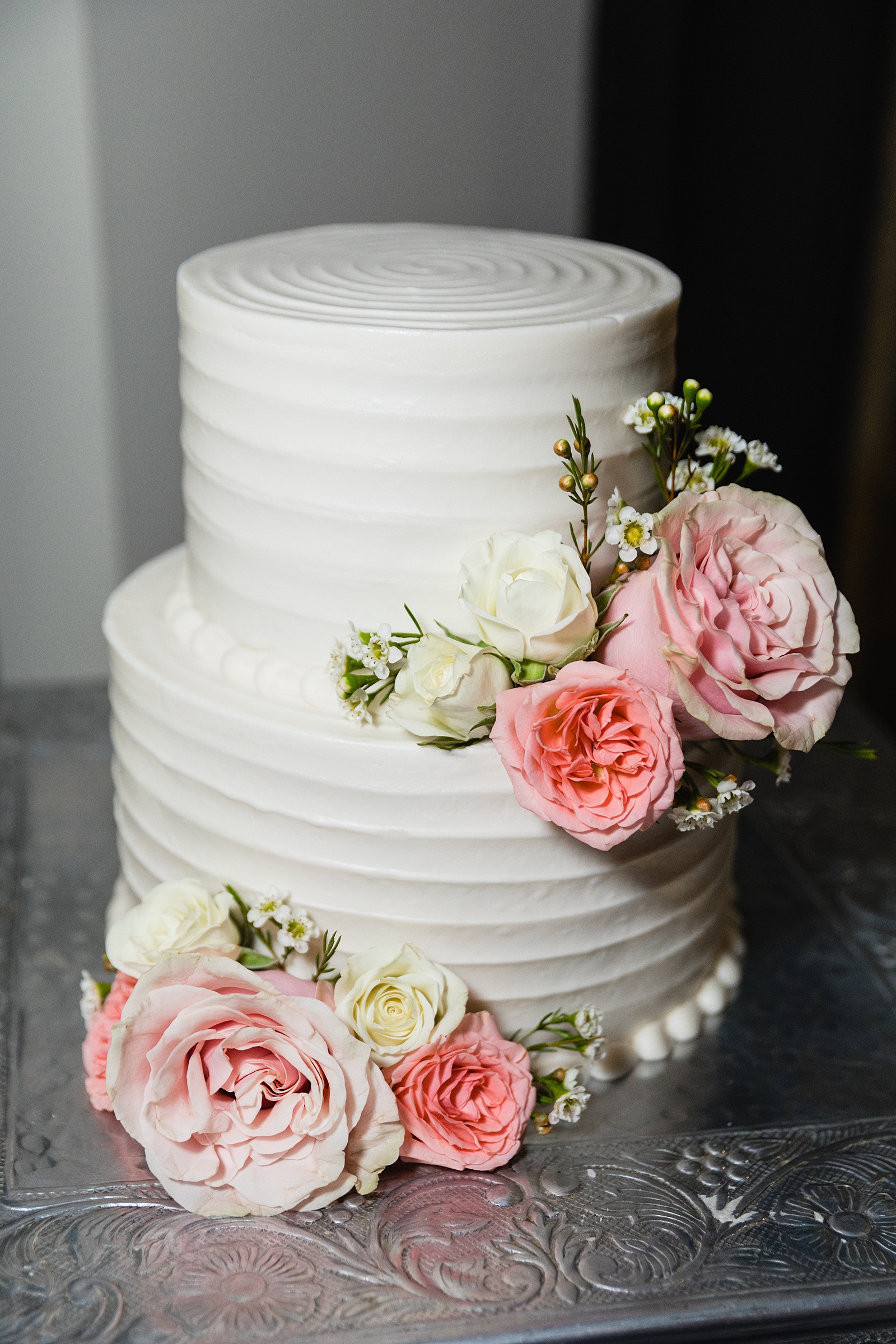 White simple wedding cake by Arizona wedding photographer PMA Photography.